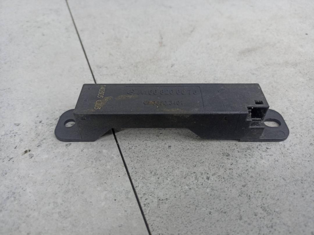 антенна задней правой Mercedes-Benz GLE Coupe C292 2018, 3.0 л., M 276.821, бензин, A1668200075 - фото №1