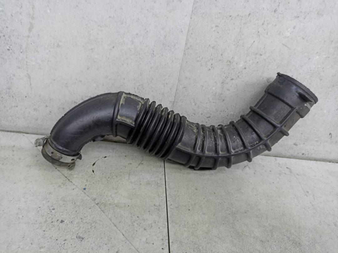 патрубок воздушного фильтра Nissan Qashqai 1 поколение 2009, 1.5 л., 8200500384 - фото №1