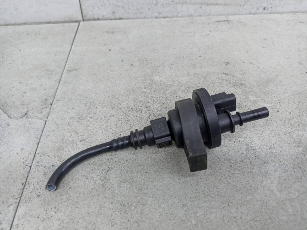 клапан вентиляции топливного бака Renault Megane 3 поколение 2009, 8200660852 - фото №1