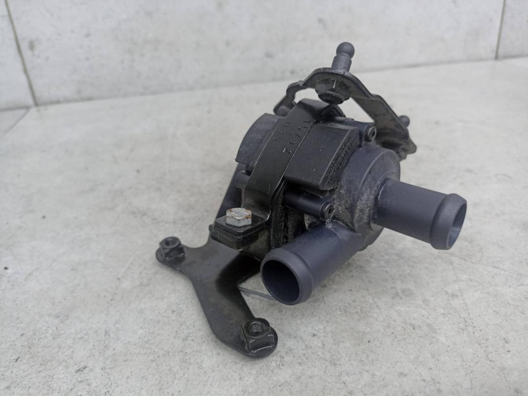 насос антифриза дополнительный Audi A6 4G/C7 2012, 2.8 л., CHVA, бензин, 4G0133567B - фото №1