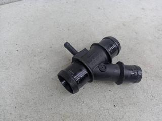 фланец (тройник) системы охлаждения Volkswagen Golf 6 поколение 2011, 2.0 л., бензин, 1K0121087H