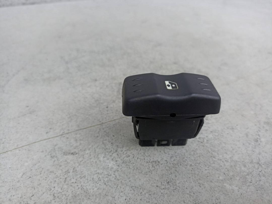 кнопка стеклоподъемника двери Renault Logan 1 поколение 2007, 22681 - фото №1