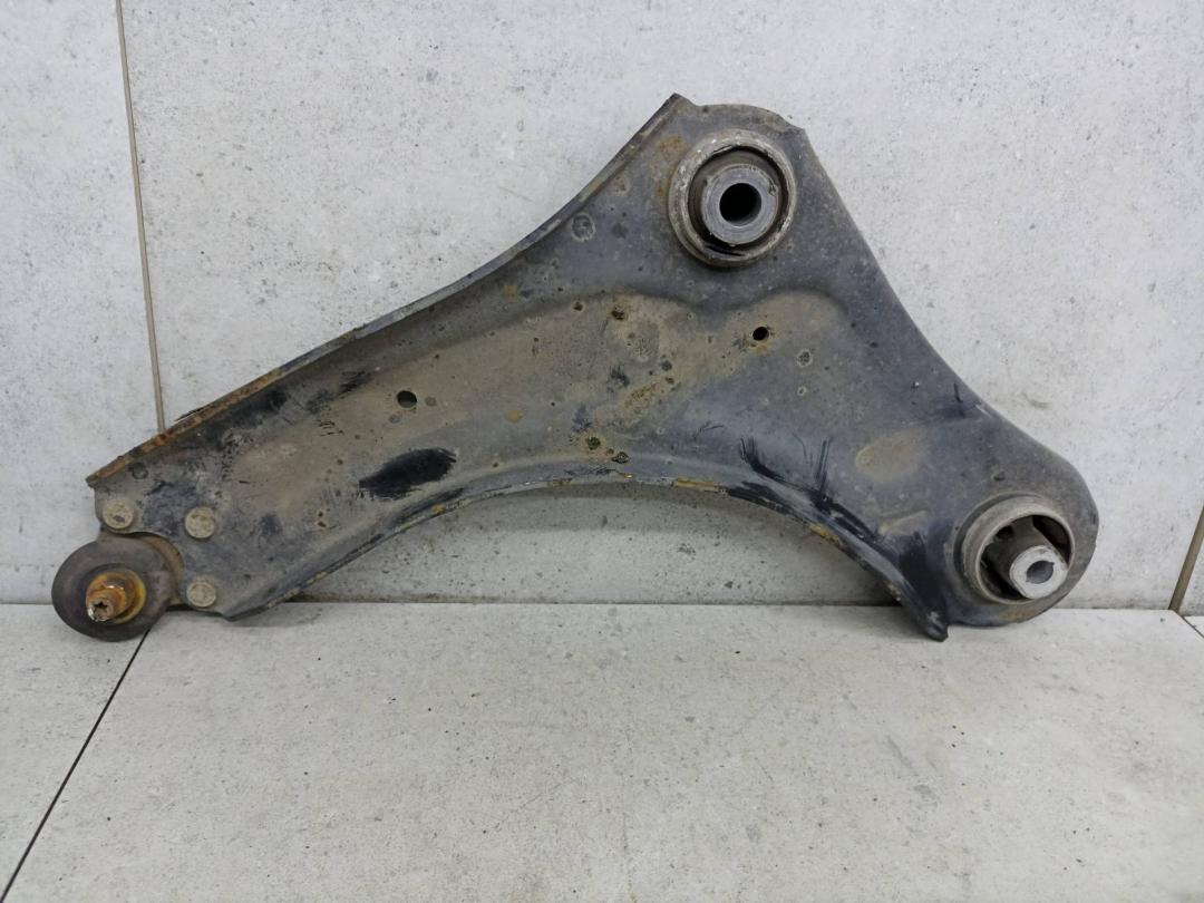 рычаг передний левый Renault Megane 3 поколение 2010, 545014055R - фото №1