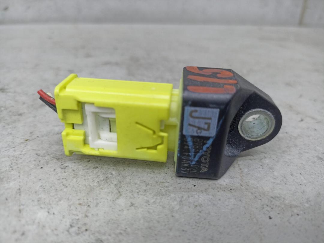 датчик удара Toyota C-HR 1 поколение AX10 2017, 89831F4020 - фото №1