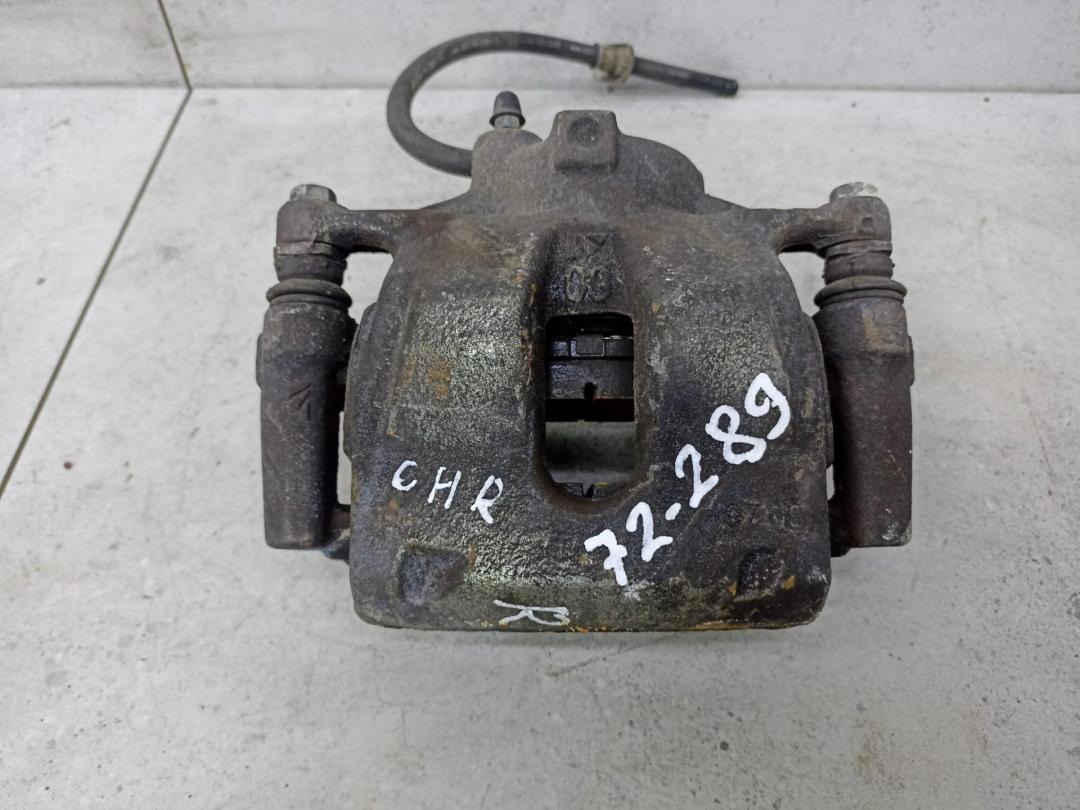 суппорт передний правый Toyota C-HR 1 поколение AX10 2018, 47730F4020 - фото №1