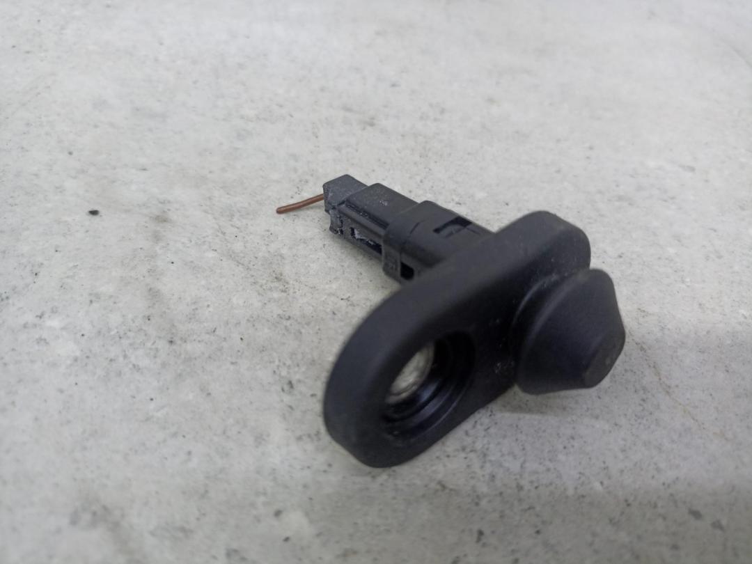 концевик дверной Toyota C-HR 1 поколение AX10 (2016 - 2019), 8423160070 - фото №1