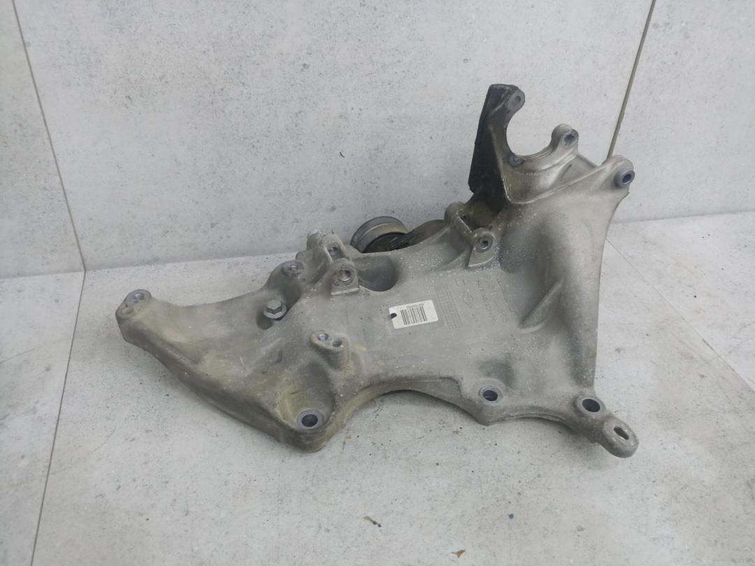 кронштейн генератора Renault Duster 1 поколение 2015, 8201033565 - фото №1