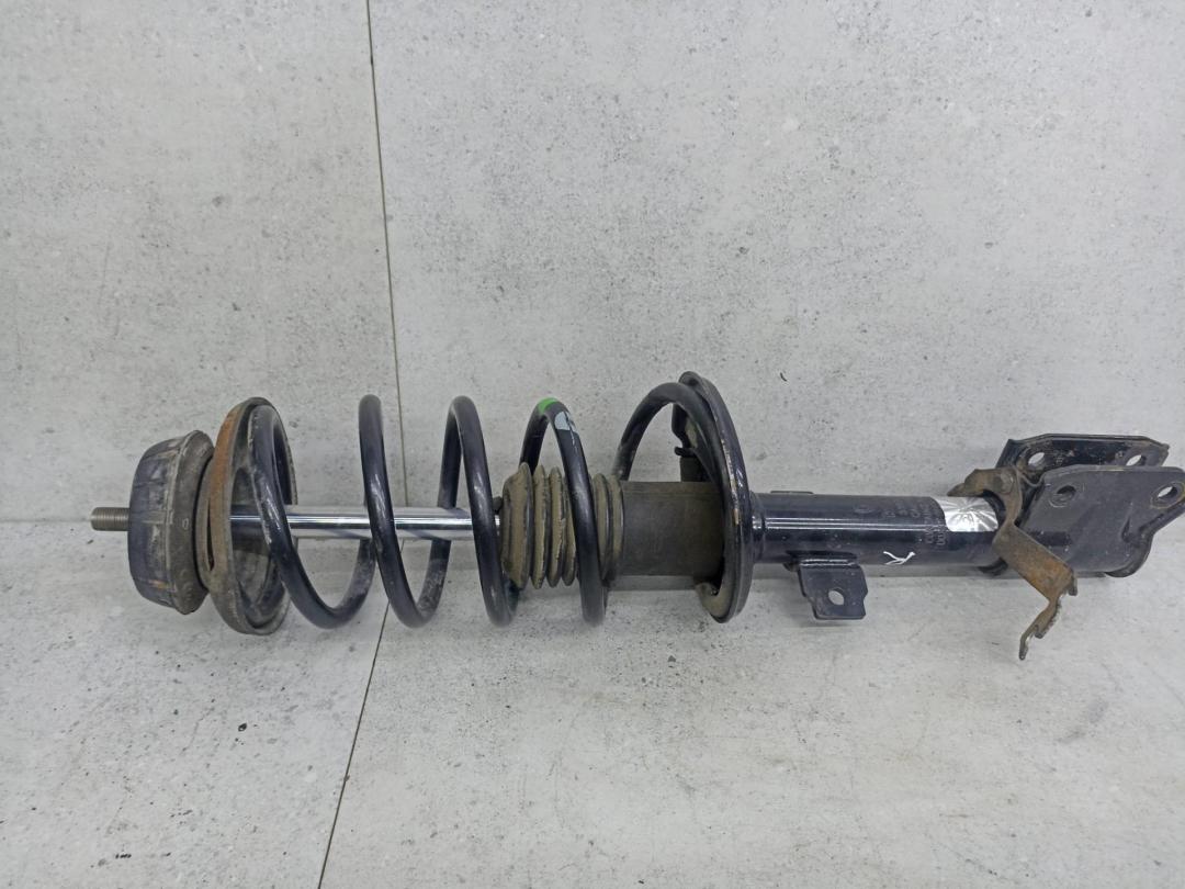 амортизатор передний Renault Duster 1 поколение (2010 - 2015), 543025648R - фото №1