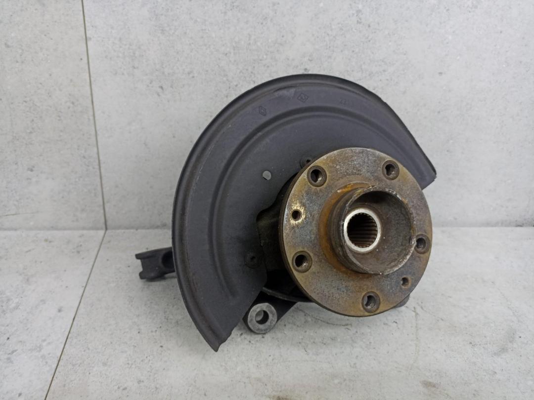 кулак поворотный левый Renault Duster 1 поколение 2014, 8200881824 - фото №1