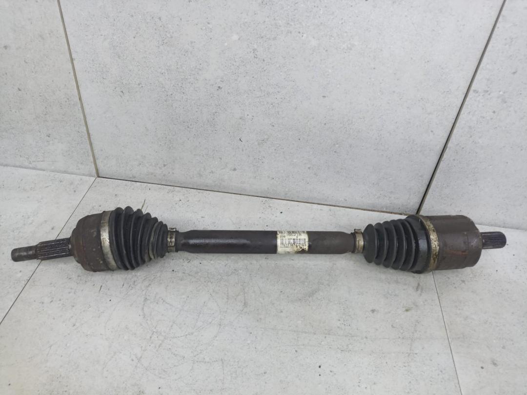 полуось передняя левая (приводной вал, ШРУС) Renault Duster 1 поколение 2015, 391016521R - фото №1