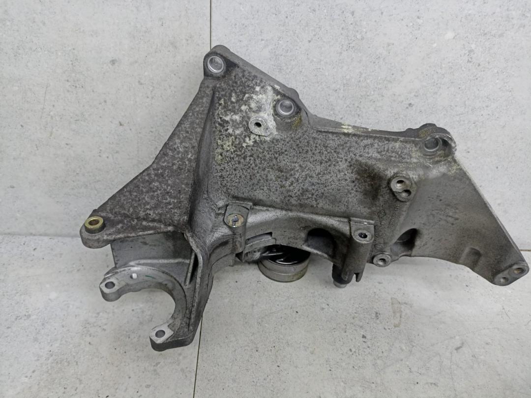 кронштейн генератора Renault Laguna 2 поколение 2005, 8200183234 - фото №1