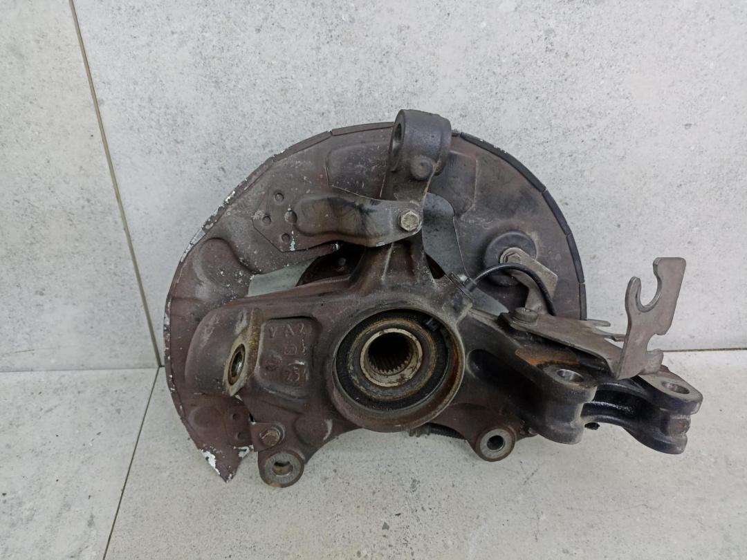 кулак поворотный левый Citroen C4 Grand Picasso 2 поколение 2015, 1610137880, 9806779580 - фото №1