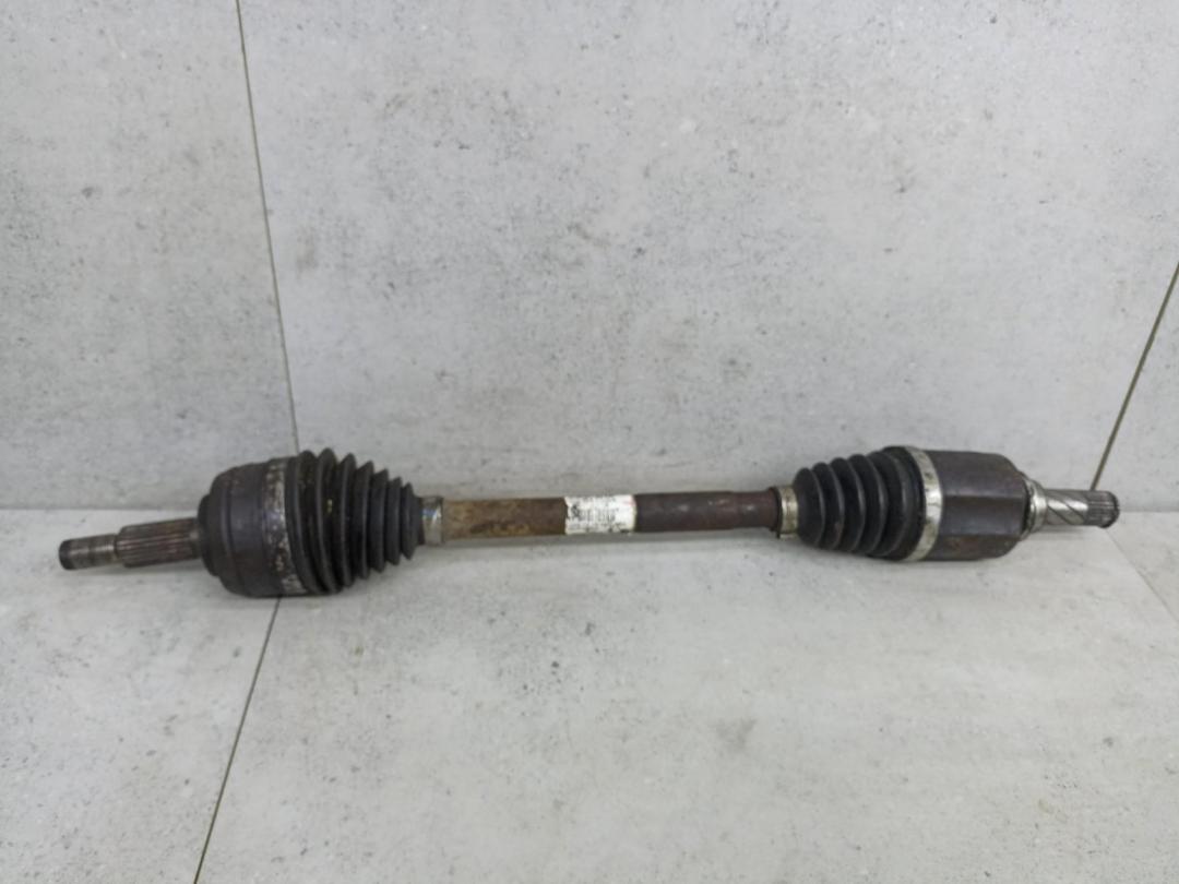 полуось передняя левая (приводной вал, ШРУС) Renault Scenic 3 поколение 2012, 8200847584 - фото №1