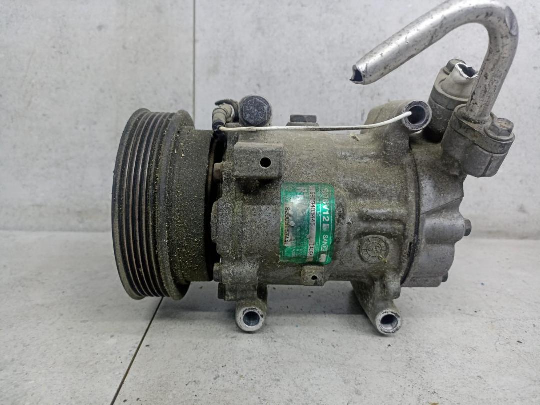 компрессор кондиционера Renault Clio 2 поколение 2002, 8200315744 - фото №1
