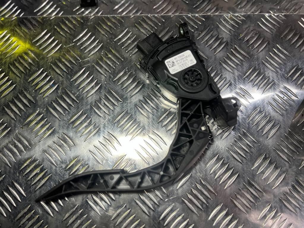 педаль Porsche Macan 1 поколение 2018, 8K1723523A - фото №1