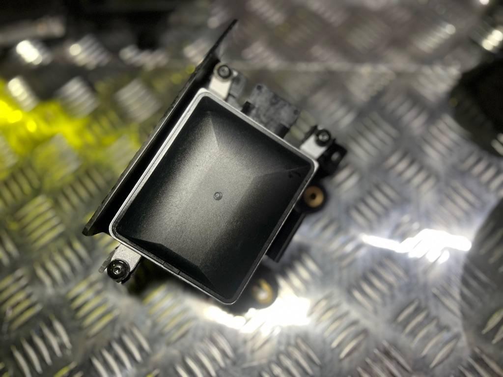 блок управления ассистента смены полосы движения Porsche Macan 1 поколение 2018, 8T0907566B - фото №1