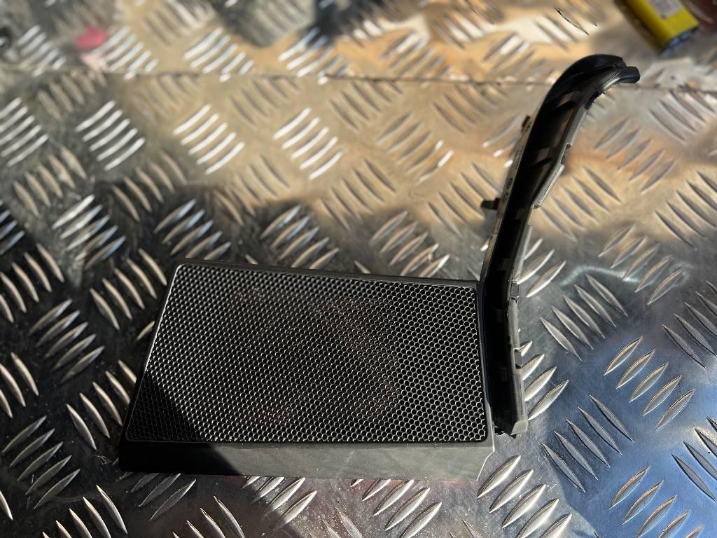 сетка на динамик Porsche Macan 1 поколение 2018, 95B035405A - фото №1