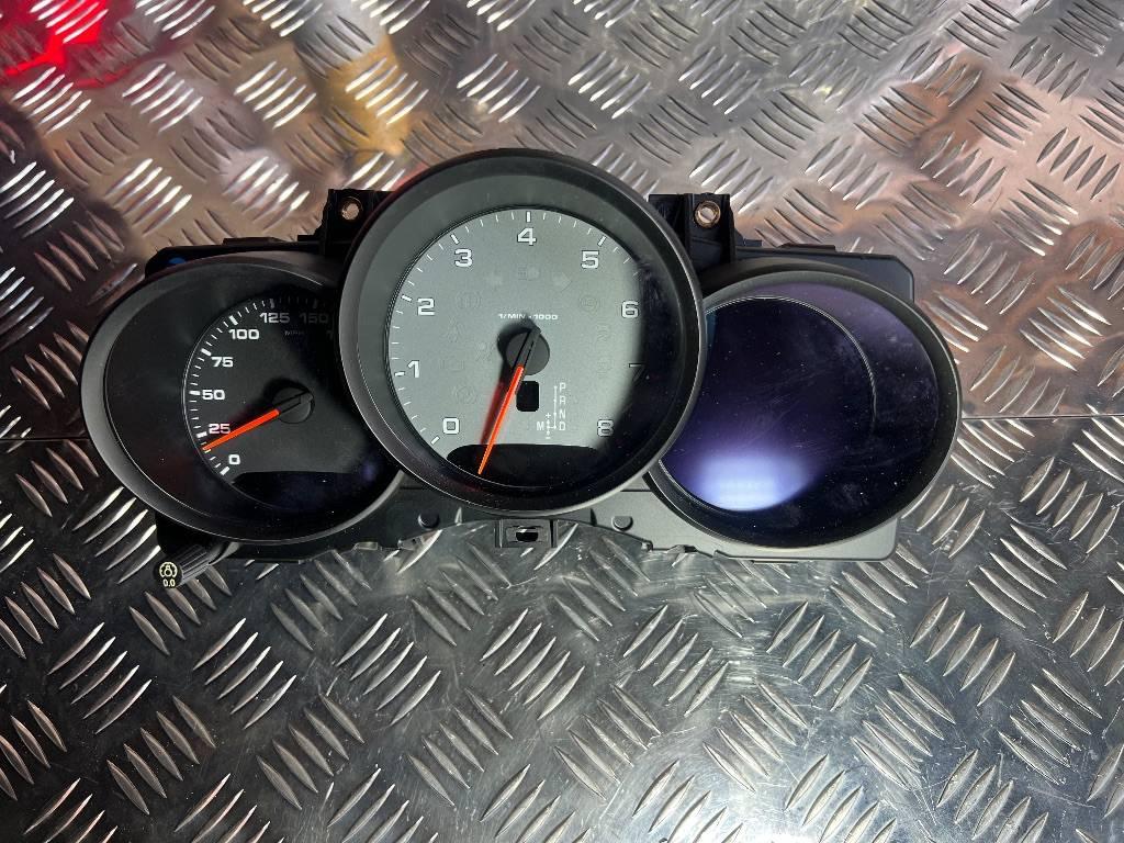 щиток приборов (приборная панель) Porsche Macan 1 поколение 2018, 95B920901ER - фото №1