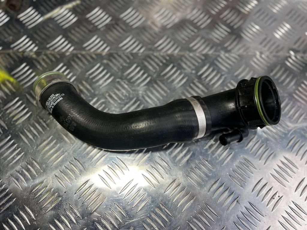 патрубок интеркулера Porsche Macan 1 поколение 2018, 95B145833 - фото №1