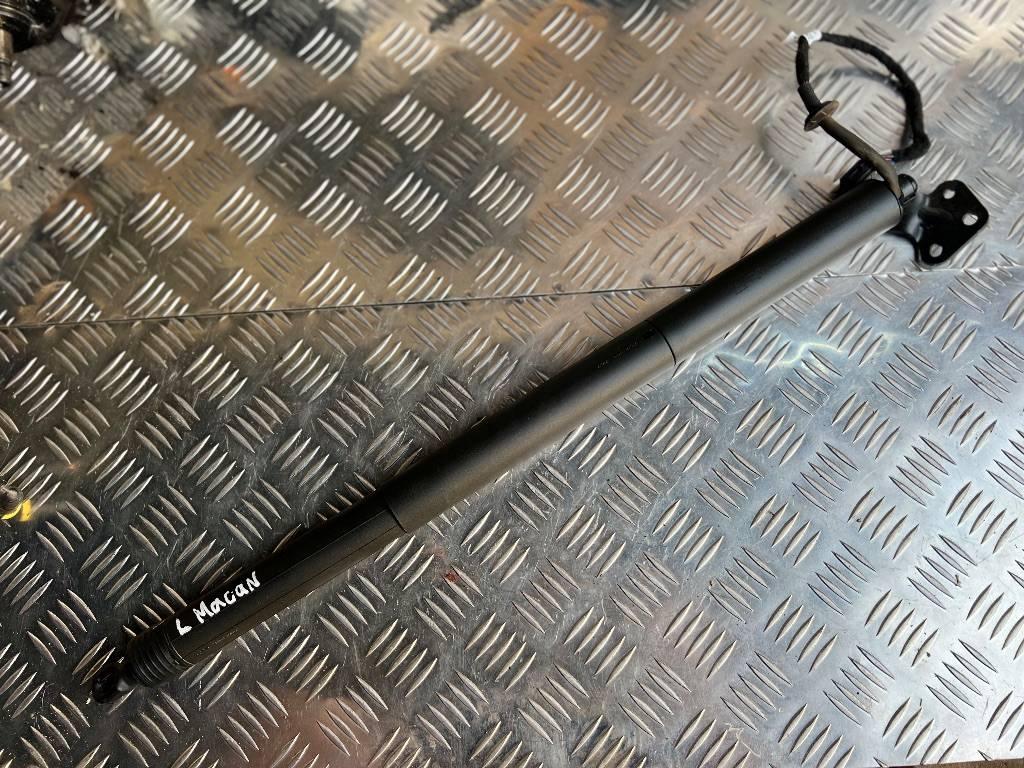 амортизатор крышки багажника (3-5 двери) Porsche Macan 1 поколение 2017, 95B827851C - фото №1