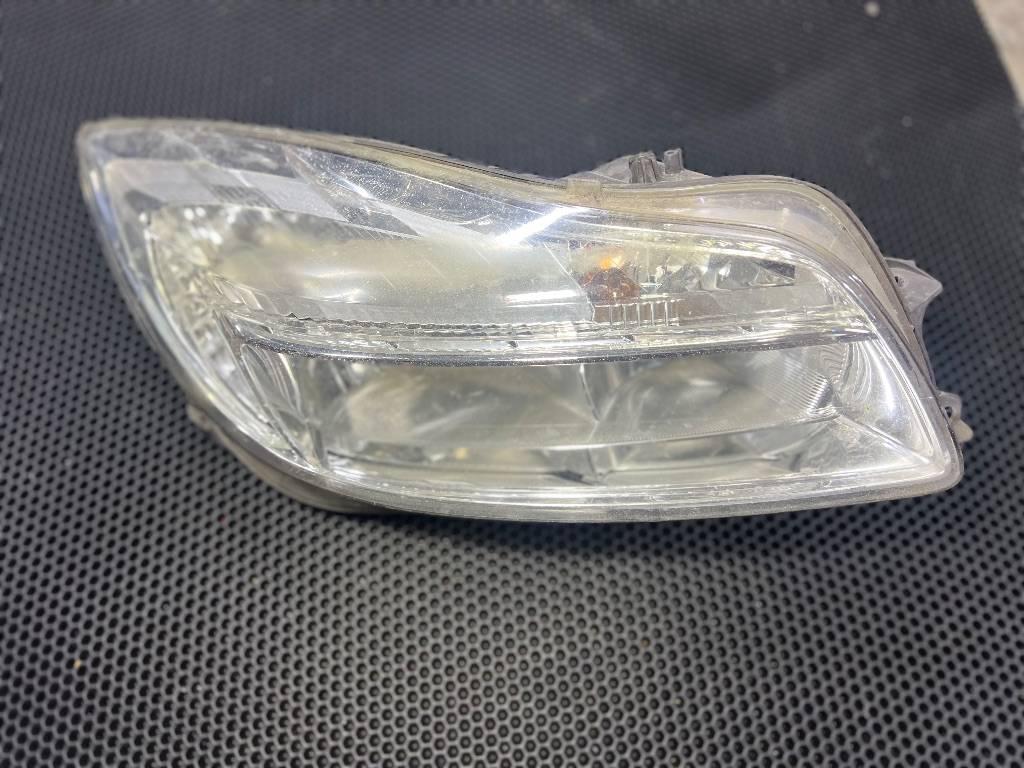 фара правая Opel Insignia 1 поколение (A) 2011, 13226781 - фото №1