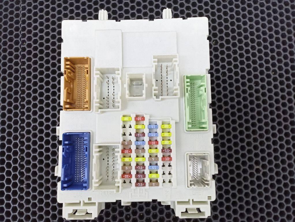 блок предохранителей Ford Focus 3 поколение 2012, 116RA000084 - фото №1