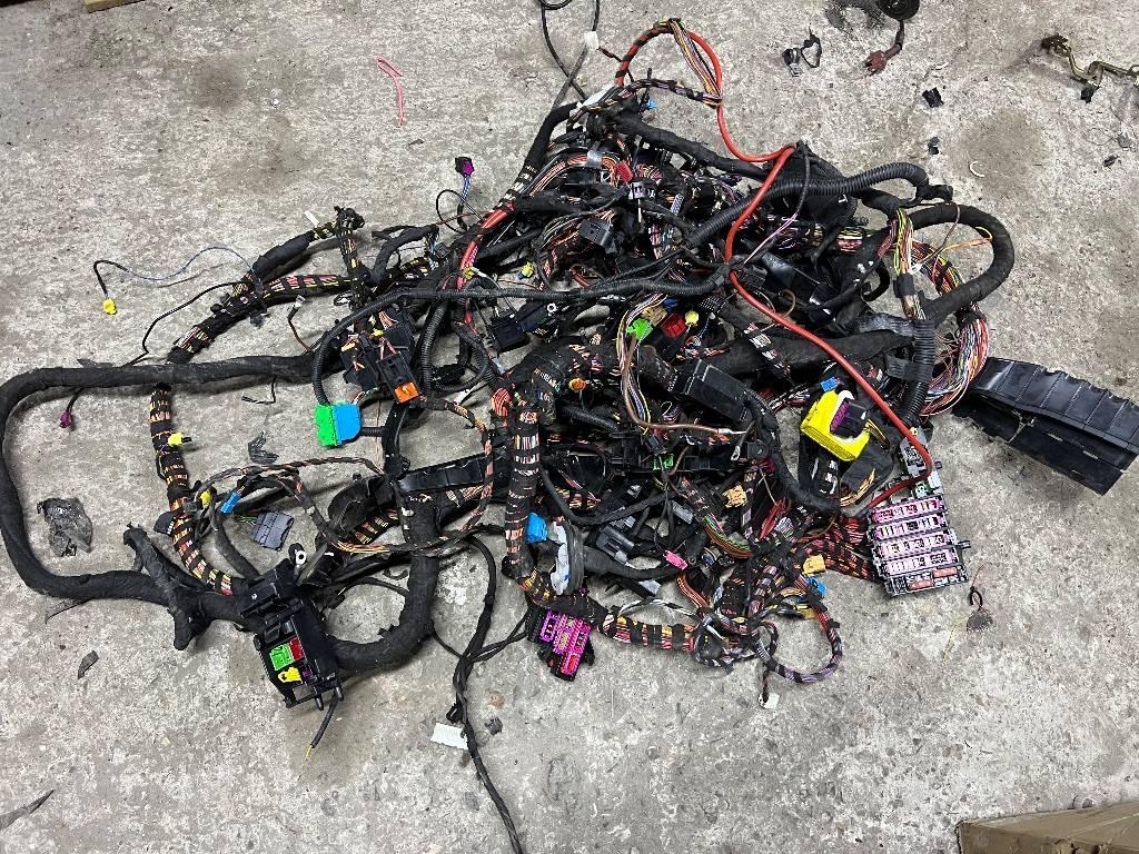 проводка Porsche Macan 1 поколение 2017, 95B972249A - фото №1