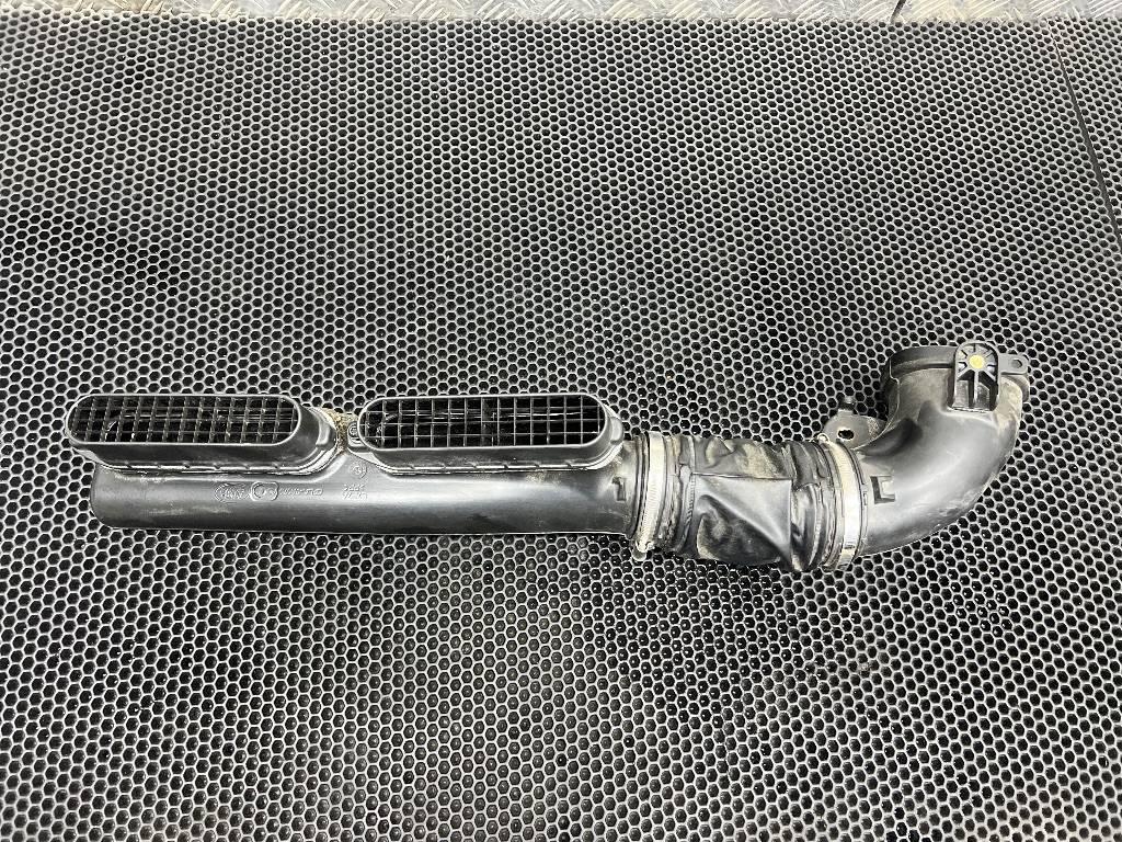 патрубок воздушного фильтра Land Rover Range Rover Sport 2 поколение 2016, CPLA9A676AD - фото №1