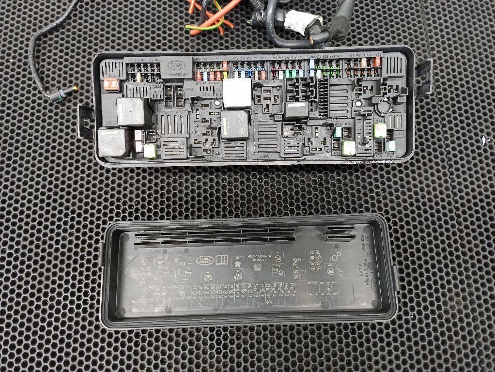 блок предохранителей Land Rover Range Rover Sport 2 поколение 2016, HPLA14A073AB - фото №1