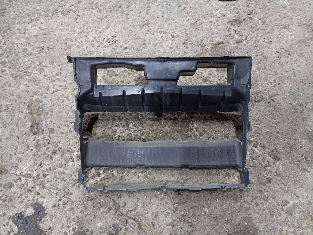 воздуховод (дефлектор) радиатора Volkswagen Touareg 2 поколение 2014, 7P6121-293-H - фото №1