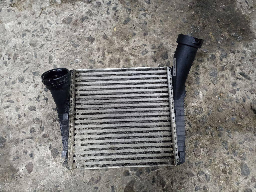 интеркулер Volkswagen Touareg 2 поколение 2014, 7P6145804 - фото №1