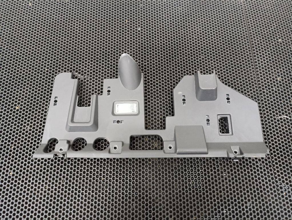 накладка на торпедо (консоль) Volkswagen Touareg 2 поколение 2014, 7P1863097 - фото №1