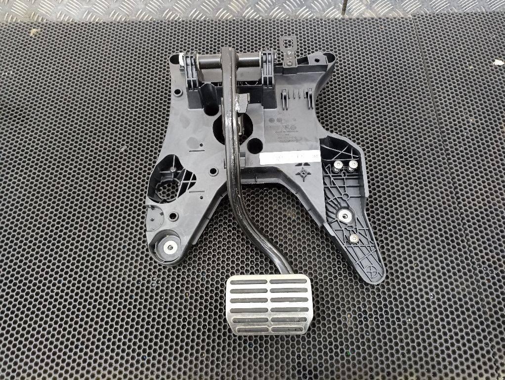 педаль тормоза Volkswagen Touareg 2 поколение 2014, 7P0723117 - фото №1