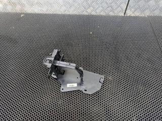 кронштейн (крепление) Volkswagen Touareg 2 поколение 2014, 7P0907333