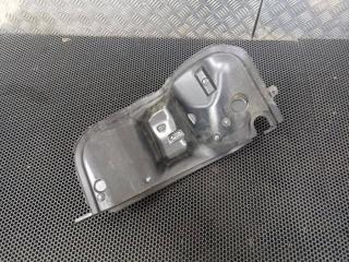 пластик Volkswagen Touareg 2 поколение 2014, 7P6819512