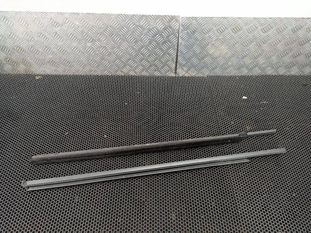 уплотнитель двери Volkswagen Touareg 2 поколение 2014, 7P0837471C - фото №1