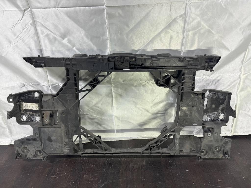 передняя панель крепления облицовки (телевизор) Renault Megane 3 поколение 2012, 752100004R - фото №1