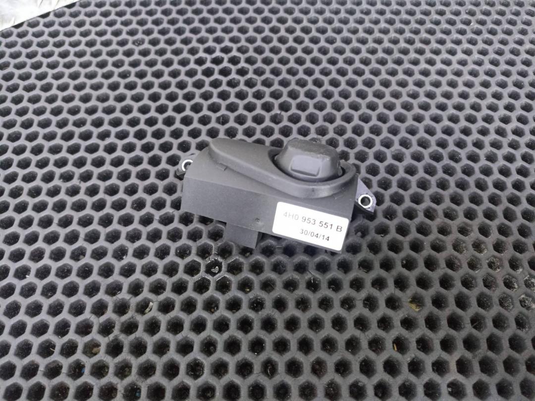 Блок управления рулевой колонки Volkswagen Touareg 2 поколение 2014, 4H0953551B - фото №1