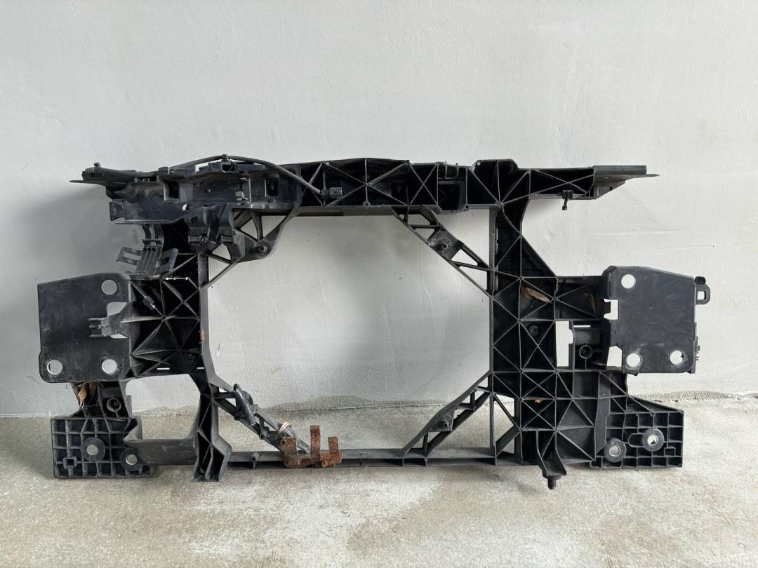 передняя панель крепления облицовки (телевизор) Renault Megane 3 поколение 2011, 752100004R - фото №1