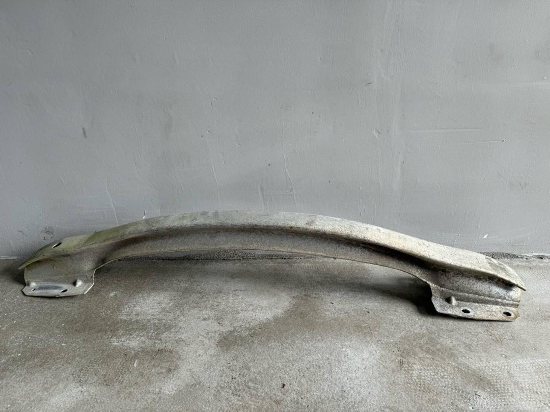 усилитель бампера переднего Renault Laguna 3 поколение 2009, 752100002R - фото №1