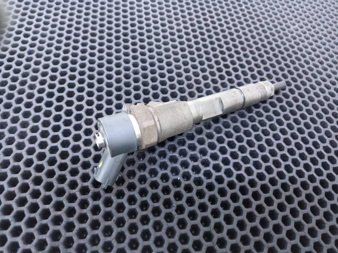 форсунка Renault Trafic 2 поколение 2006, 8200100272 - фото №1