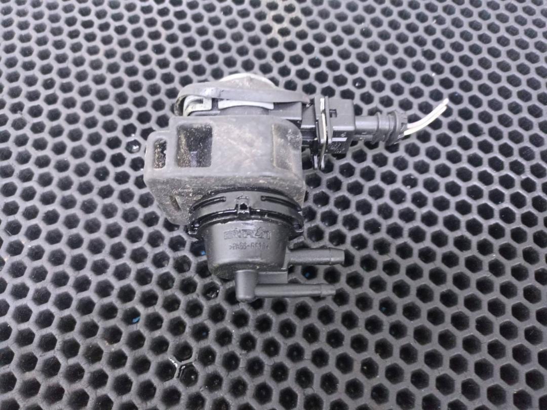 электромагнитный клапан Renault Laguna 3 поколение 2009, 8200575400, 8200661049 - фото №1