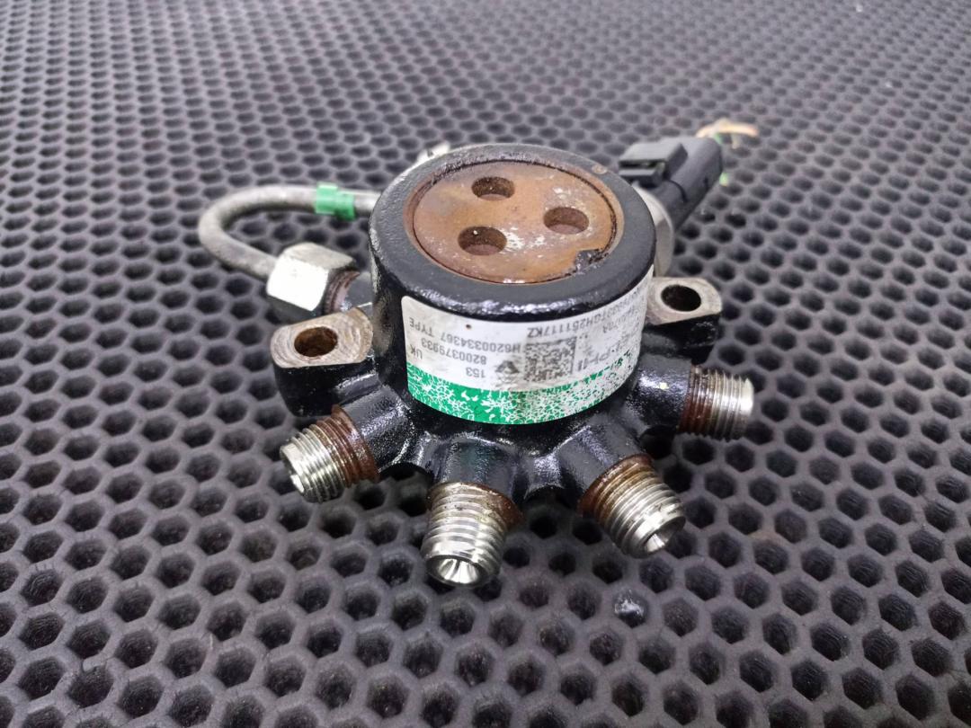 топливная рампа Renault Megane 2 поколение 2006, 8200379933, 9307Z511A, H8200334367 - фото №1