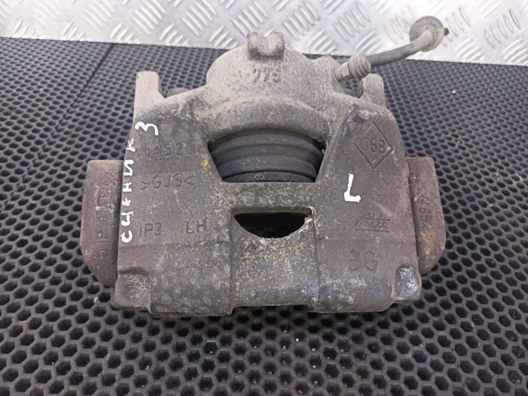 суппорт передний левый Renault Scenic 3 поколение 2012, 410111495R - фото №1