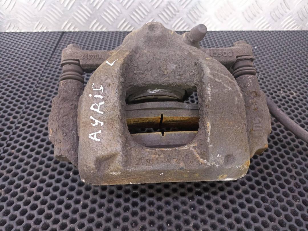 суппорт передний левый Toyota Auris 1 поколение 2008, 4775002361 - фото №1