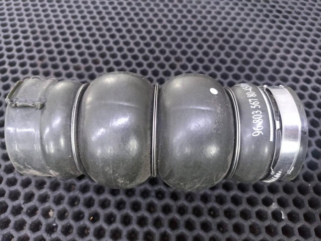 патрубок интеркулера Peugeot Partner 2 поколение (B9) 2011, 1.6 л., 9HY (DV6TED4), дизель, 9680356780 - фото №1