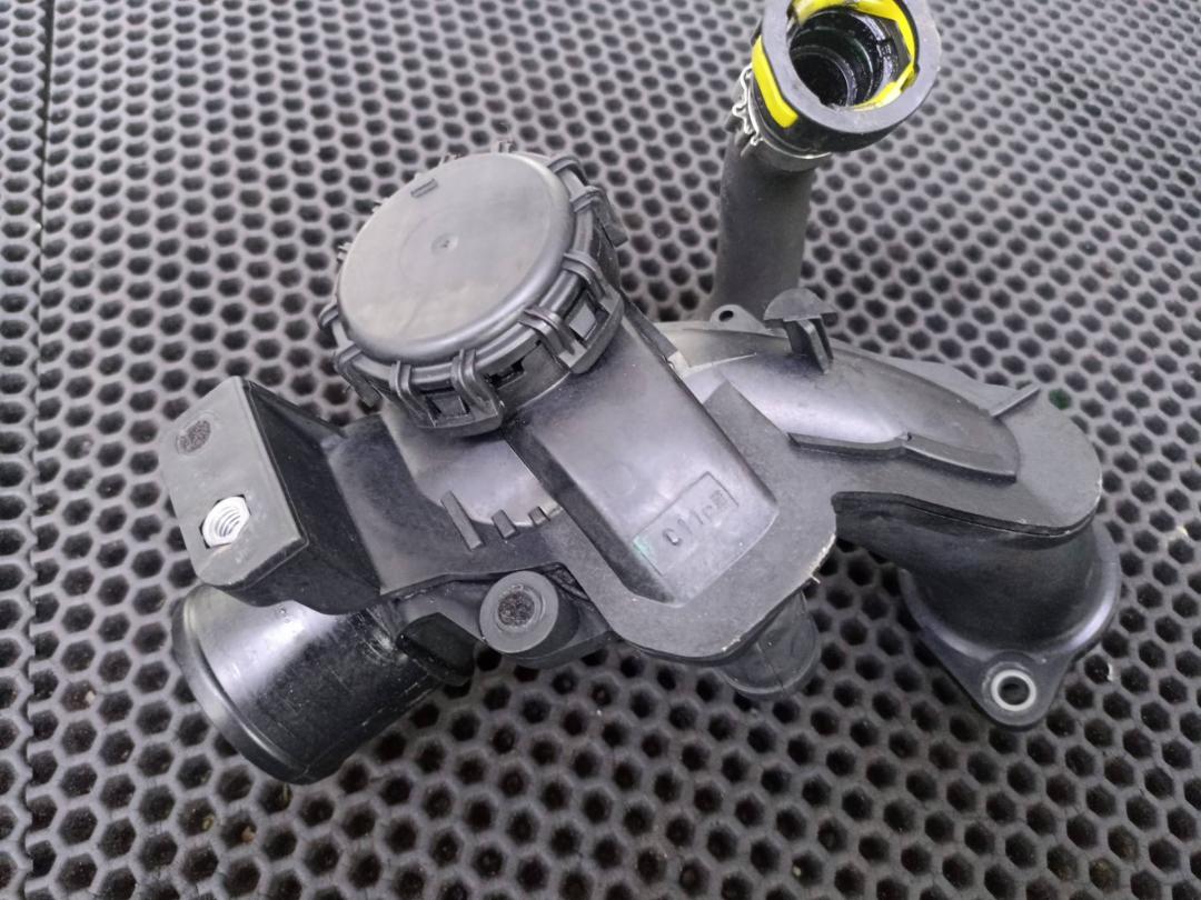 трубка системы рециркуляции EGR Renault Clio 3 поколение 2008, 8200323338, 8200879750 - фото №1