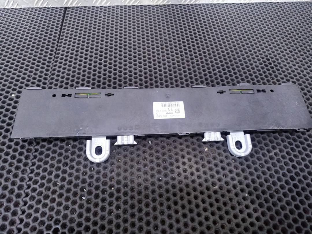 усилитель антенны Mercedes-Benz S-Класс W221 2006, A2218207989 - фото №1