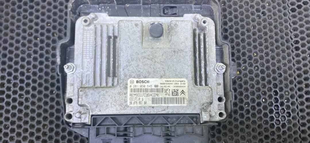 блок управления двигателем Citroen C3 1 поколение 2002, 0281030545 - фото №1
