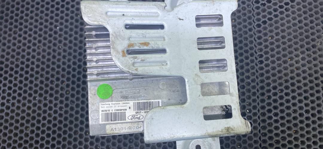 усилитель музыкальный Ford Mustang 6 поколение S550 2017, GR3T-18T806-BE - фото №1